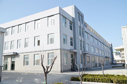 公司本著以人為本、誠信待人的理念，培養(yǎng)造就了一批專業(yè)人員